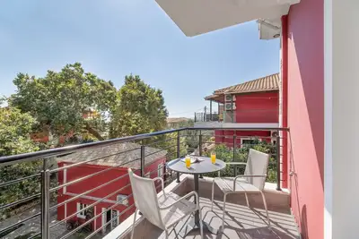 Image de Studio 'Deluxe 2 Adults - C' avec terrasse partagée, Wi-Fi et climatisation