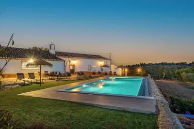 Maison de vacances 'Casa Do Forno - Vale Luís Neto' avec vue montagne, Wi-Fi et climatisation