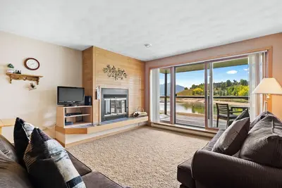Image de Quiet, Peaceful Condo Just Steps Away From Lake Dillon w/ Fireplace & Balcony