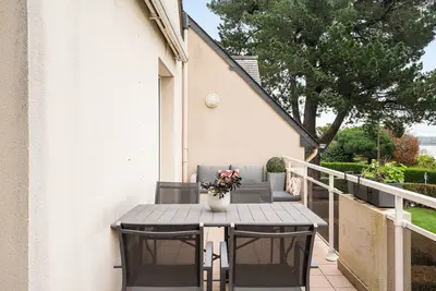 Image de Appartement 'L'escale Du Bord De Rance' avec vue sur la rivière, terrasse privée et Wi-Fi