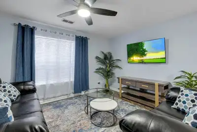 Image de Charming 4-bedroom townhome with Ac and WiFi in lovely Tallahassee