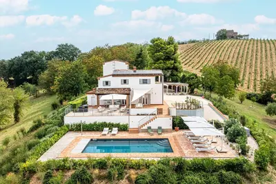 Image de Charming 4-bedroom villa with private pool and breathtaking views