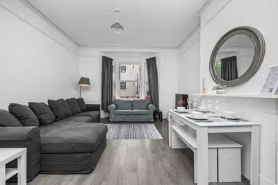 Image de Sleeps 6 (5 min walk to beach/i360), King Beds, Cot/Highchair/Sky/Netflix