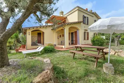 Image de Maison de vacances 'Bilocale Mimosa A Lacona' avec piscine partagée, jardin privé et Wi-Fi
