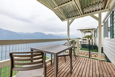 Image de Mobile Home 'Genziana' avec vue sur le lac, Wi-Fi et climatisation