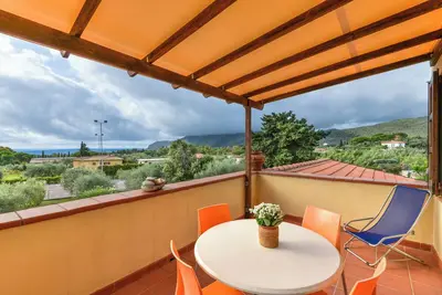 Image de Maison de vacances 'Trilocale Lavanda A Lacona' avec vue sur la mer, piscine partagée et Wi-Fi
