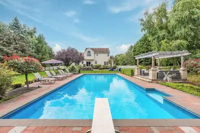 Image de Spacious Home with Pool in Southold