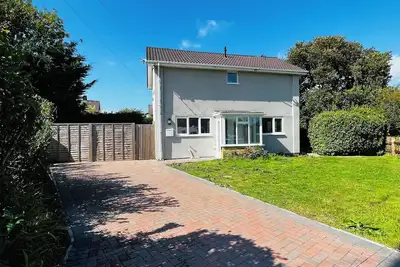 Image de Beautiful 2 bedroom full-furnished semi-detached house with parking