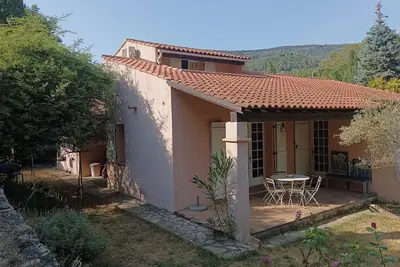 Image de Villa provençale au calme entourée de verdure, animaux de compagnie acceptés!