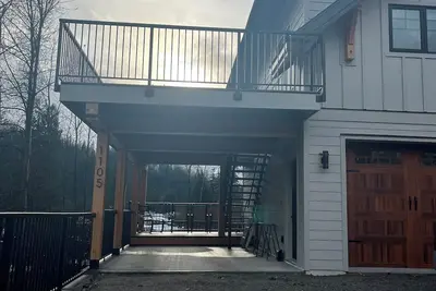 Image de Revelstoke’s Seasonal Carriage House