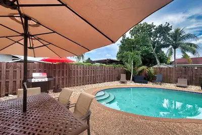 Image de \"Escape to paradise: Relax at Splendid Scapes with pool and game room\"