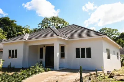Image de Elegant 3 Br, 2 Br Home in a Gated Complex with shared Pool. Near Falls, Beaches