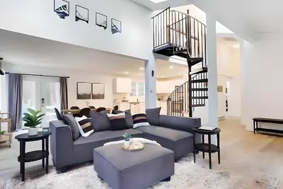 Image de This 3 bed home sleeps 8. Private jacuzzi close to I80 and Pocono attractions