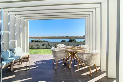 Image de Appartement luxueux face à la Ria Formosa dans un village. \nplage à 5mn à pied