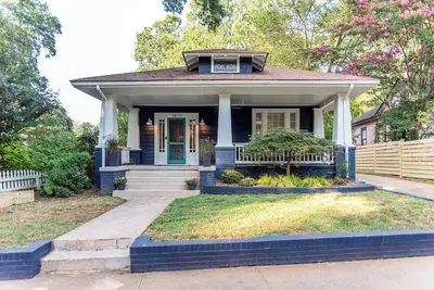 Image de Elizabeth Bungalow, Fenced Yard, Fireplaces, Grill
