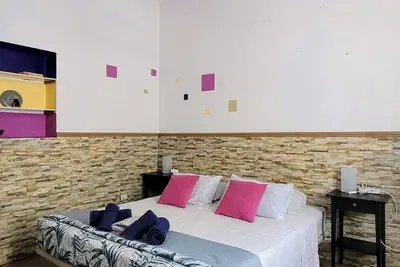 Image de Large and bright room in Vecindario, with extra-large bed