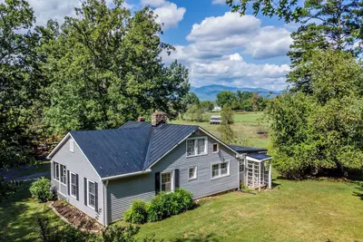 Image de Cozy 5-bedroom cabin in charming Bedford