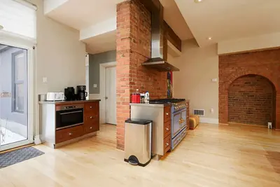 Image de Elegant Escape in the Downtown Heartland