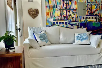 Image de New 2 Bed w Ac, Excellent Location Downtown Mhd by Harbor, Sleeps 6 parking