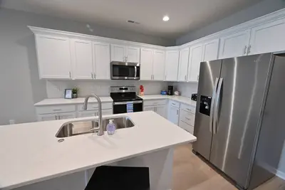 Image de The Iron Ore House, Brand New!