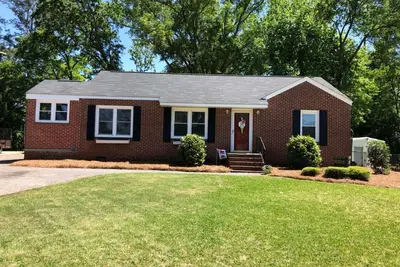 Image de 3-bedroom house in terrific Augusta with Ac, WiFi. Enjoy a relaxing stay