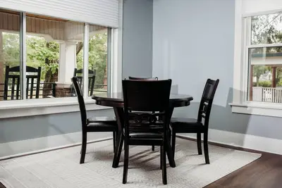 Image de Newly Remodeled Charming 3-bedroom Duplex w/ WiFi, Ac in the Heart of Big Rapids