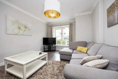 Image de Elegant 5-Bed Home By Sea & City, Parking & Garden - Dublin Dream Home