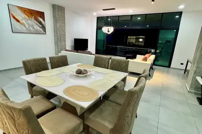 Image de Luxury Penthouse heart of the city, 3 bedroom, 3 bathroom, pool, gym, 10 person