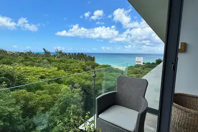 Charming 5th ave 2-bedroom condo ocean view
