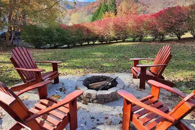 Image de Mountain View Cabin+Hot Tub, 300mbps WiFi with fire pit and arcade games!