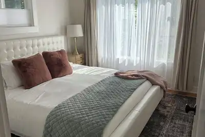 Image de 1 king bed 1 queen bed 2 bedroom house with Ac, WiFi and washer and dryer