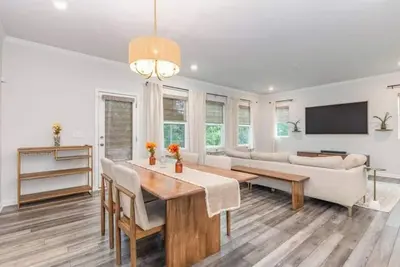 Image de Family Friendly with Sunroom & Game Room\n\n