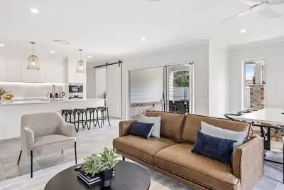 Image de Brand-New 4-Bed Beach House with Alfresco Dining