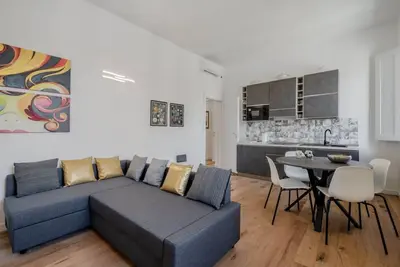 Image de Charming and modern 50 sqm apartment, able to accommodate up to 4 people, located on the third floor of a building Without a lift. The property is located in a strategic position, just a 10-minute walk from Santa Maria Novella Station and the Basilica of