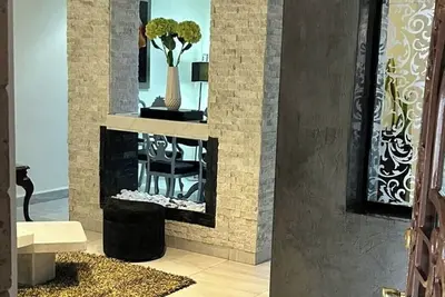 Image de Great Accommodation! ! ! 5 Bedrooms. W/Bathroom, Air Conditioning And Tv