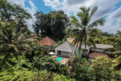 Image de Garden Heights Villa by EVDEkimi - Elegant 3br Jungle oasis with Hammock