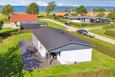 Image de \"Todor\" - 150m from the sea by Interhome