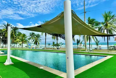 Image de New Ocean View Beach Front Deluxe Condo!