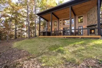 Image de Private Luxury Mountain Cabin with Hot Tub, Fiber Wi-Fi, & Outside Fireplace!