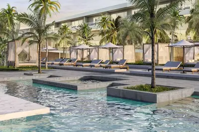 Image de All-Inclusive Getaway: Spacious Room w\/ Private Pool & Garden in Beachfront