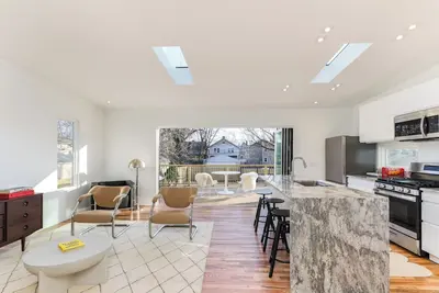 Image de 4br, 2ba Dream Oasis w/Bbq+Fire Pit - Near Osu, Hospitals, Dwntn - Monthly Rental