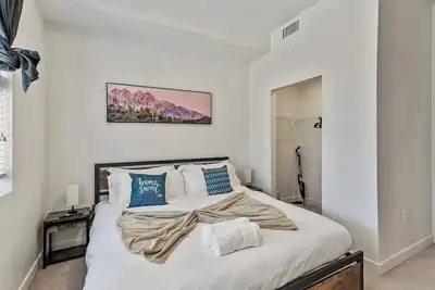 Image de Mins to Heart of Draper - King Bed - Hot Tub - Gym