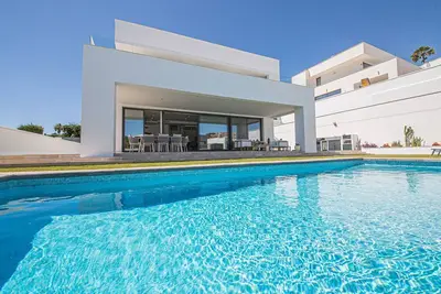 Image de Beautiful villa with private pool