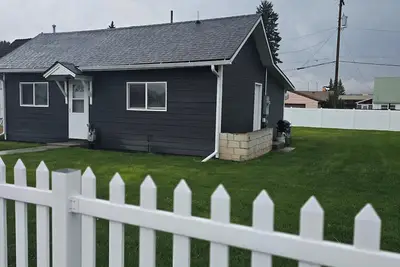 Image de Charming/perfectly located 2-bedroom house with WiFi in Butte.
