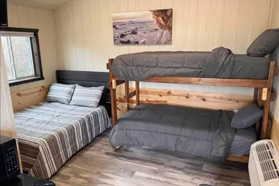 Image de O’Neill Venture’s Bunk Cabin with Wifi