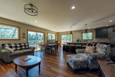 Image de Unhurried Rapids Hideaway; charming 3-bedroom house with WiFi & Ac in Stephenson