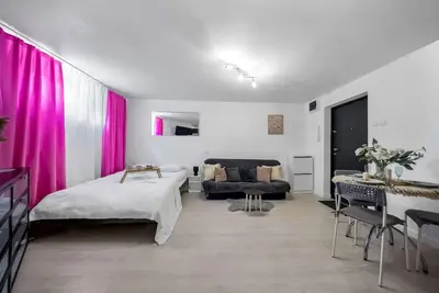 Image de Warsaw Ochota Studio - Park, Bus & Trains - by Rentujemy