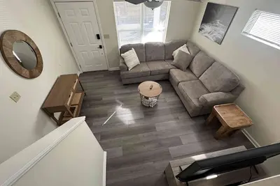 Image de Charming 2-Bedroom  Townhome with WiFi and Ac in fantastic Columbus