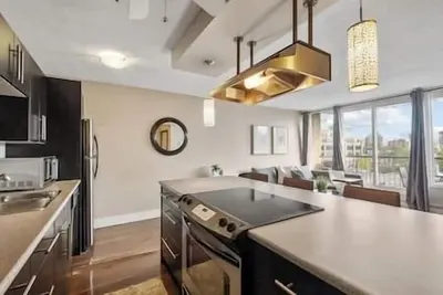 Image de Mins to Saddledome | Parking | Central Downtown