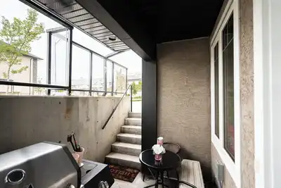 Image de Entire Cozy Glitter wall 2 bedroom 1 bath condo